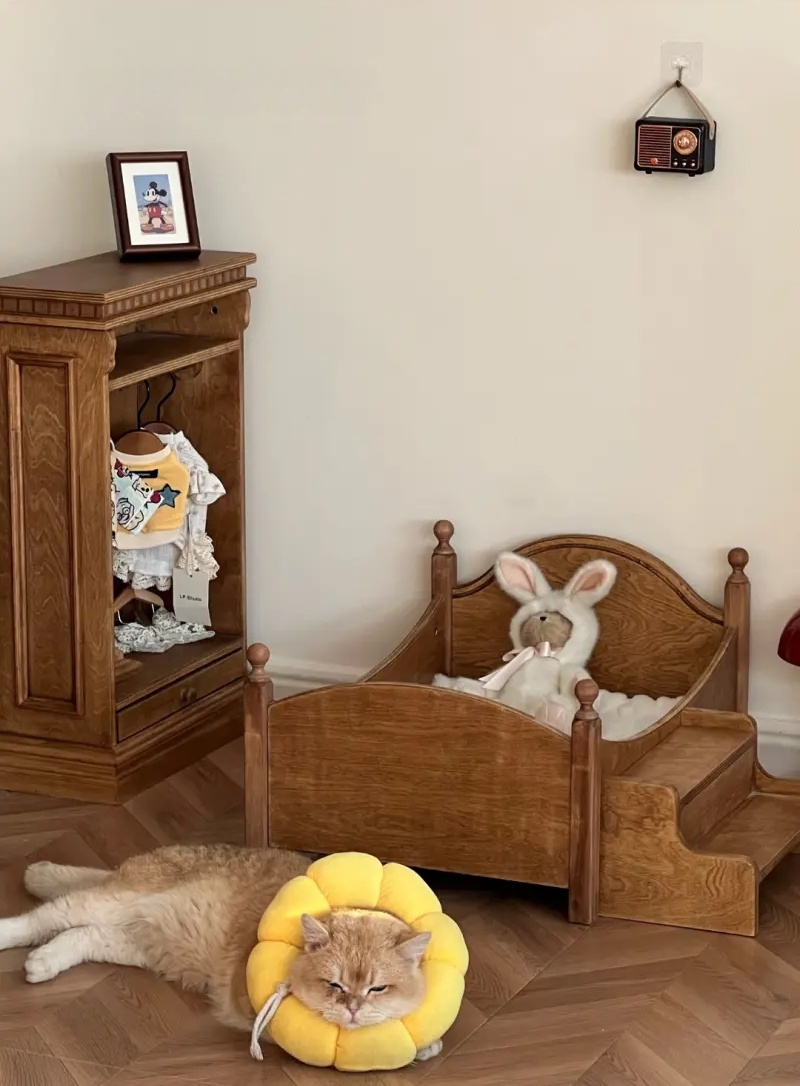 Retro Wooden Pet Bed Overview 9